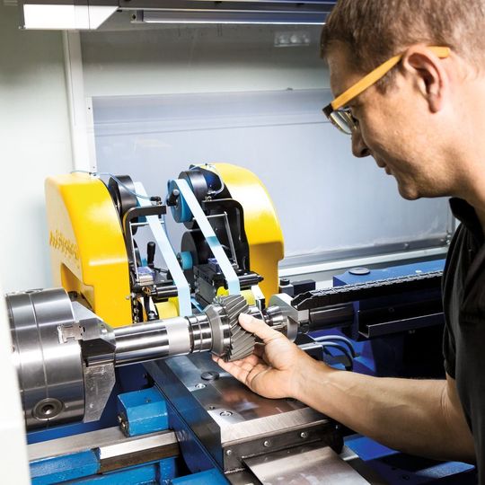 Kontrolle der prozesssicheren Werkstückklemmung, Sichtprüfung der Werkstückoberflächen. Kontrolle der prozesssicheren Werkstückklemmung, Sichtprüfung der Werkstückoberflächen.