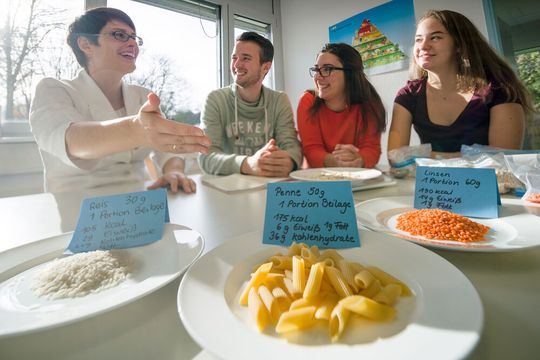 Ernährungswissenschaftler der Society of Nutrition and Food Science mit Sitz an der Universität Hohenheim räumen nun mit Mythen zu Fetten in der Ernährung auf.