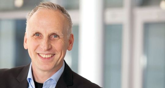 "Von einer Konsolidierung der Bildverarbeitungsindustrie ist auszugehen. Die Geschwindigkeit dieser Konsolidierung, die jahrzehntelang recht langsam war, hat in den letzten 36 Monaten erheblich zugelegt", sagt Dr. Dietmar Ley, CEO der Basler AG.