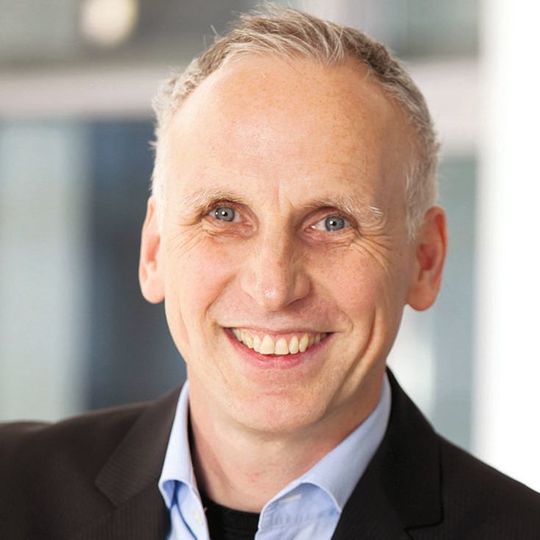 "Von einer Konsolidierung der Bildverarbeitungsindustrie ist auszugehen. Die Geschwindigkeit dieser Konsolidierung, die jahrzehntelang recht langsam war, hat in den letzten 36 Monaten erheblich zugelegt", sagt Dr. Dietmar Ley, CEO der Basler AG. "Von einer Konsolidierung der Bildverarbeitungsindustrie ist auszugehen. Die Geschwindigkeit dieser Konsolidierung, die jahrzehntelang recht langsam war, hat in den letzten 36 Monaten erheblich zugelegt", sagt Dr. Dietmar Ley, CEO der Basler AG.