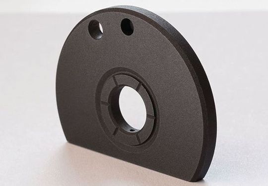 Mit dem Metaker-Verfahren können Oberflächen von fertigen Bauteilen oder Halbzeugen aus Aluminium mit einer 2 bis 200 µm dicken Schicht aus Metall-Keramik modifiziert werden. Der Begriff Metaker setzt sich aus Metall und Keramik zusammen. Mit dem Metaker-Verfahren können Oberflächen von fertigen Bauteilen oder Halbzeugen aus Aluminium mit einer 2 bis 200 µm dicken Schicht aus Metall-Keramik modifiziert werden. Der Begriff Metaker setzt sich aus Metall und Keramik zusammen.