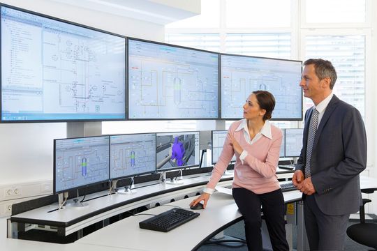 Mit Simit in der Version 9.1 ist nun auch die virtuelle Inbetriebnahme und das Operator-Training modularer Anlagen möglich. Mit Simit in der Version 9.1 ist nun auch die virtuelle Inbetriebnahme und das Operator-Training modularer Anlagen möglich.