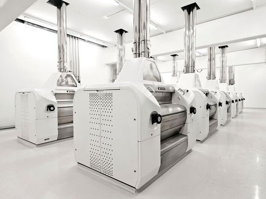 Bühler steigert Umsatz und EBIT-Marge. In den Ergebnissen spiegelt sich die Positionierung als Anbieter integrierter Prozesslösungen für nachhaltige Mobilität und gesunde Ernährung. Bühler steigert Umsatz und EBIT-Marge. In den Ergebnissen spiegelt sich die Positionierung als Anbieter integrierter Prozesslösungen für nachhaltige Mobilität und gesunde Ernährung.