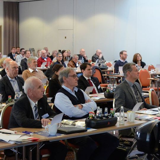 In Niedernhausen bei Wiesbaden kamen am Mittwoch gut 80 Igedos-Mitglieder zusammen. In Niedernhausen bei Wiesbaden kamen am Mittwoch gut 80 Igedos-Mitglieder zusammen.