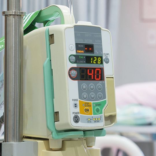 Security-Schwachstellen machen vernetzte Geräte, wie beispielsweise Infusionspumpen, angreifbar für Cyber-Attacken Security-Schwachstellen machen vernetzte Geräte, wie beispielsweise Infusionspumpen, angreifbar für Cyber-Attacken