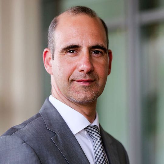 Ingo Fleischer verantwortet in seiner neuen Rolle als Vice President Seating EMEA die Steuerung der Geschäfts- und Produktionsprozesse in den Produktbereichen Komplettsitz, Sitzschäume und Sitzbezüge bei Adient. Ingo Fleischer verantwortet in seiner neuen Rolle als Vice President Seating EMEA die Steuerung der Geschäfts- und Produktionsprozesse in den Produktbereichen Komplettsitz, Sitzschäume und Sitzbezüge bei Adient.
