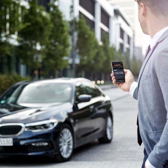 Bei BMW dient künftig das Smartphone als Autoschlüssel.
