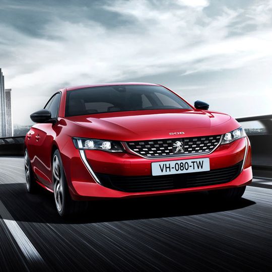 Die zweite Generation des Peugeot 508 spricht mit einer coupéhafte Linienführung eine neue Formensprache. Die zweite Generation des Peugeot 508 spricht mit einer coupéhafte Linienführung eine neue Formensprache.