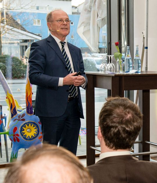 Bei der „Medical Valley Innovation Night“ betonte Prof. Erich R. Reinhardt das große Potenzial, die Gesundheitsversorgung durch innovative Produkte, Dienstleistungen und neue Geschäftsmodelle zu verbessern. Dem stelle sich das Medical Valley EMN auch in Zukunft. Bei der „Medical Valley Innovation Night“ betonte Prof. Erich R. Reinhardt das große Potenzial, die Gesundheitsversorgung durch innovative Produkte, Dienstleistungen und neue Geschäftsmodelle zu verbessern. Dem stelle sich das Medical Valley EMN auch in Zukunft.