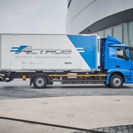 Zehn elektrisch angetriebene Lkw erproben den innerstädtischen Verteilerverkehr. Zehn elektrisch angetriebene Lkw erproben den innerstädtischen Verteilerverkehr.