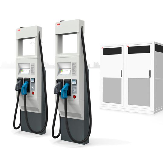 Das Hochleistungsladesystem Terra HP kann sowohl Elektrofahrzeuge mit 400-V- als auch mit 800-V-Batterie mit voller Leistung aufladen. Das Hochleistungsladesystem Terra HP kann sowohl Elektrofahrzeuge mit 400-V- als auch mit 800-V-Batterie mit voller Leistung aufladen.