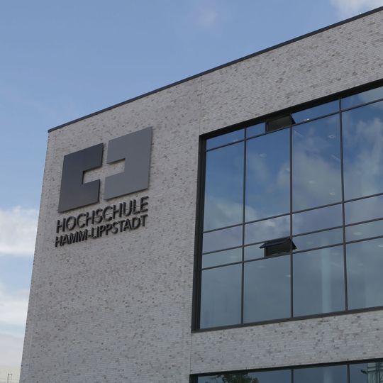 Lückenlose Erfassung und Überwachung der IT-Landschaft in der Hochschule Hamm-Lippstadt Lückenlose Erfassung und Überwachung der IT-Landschaft in der Hochschule Hamm-Lippstadt