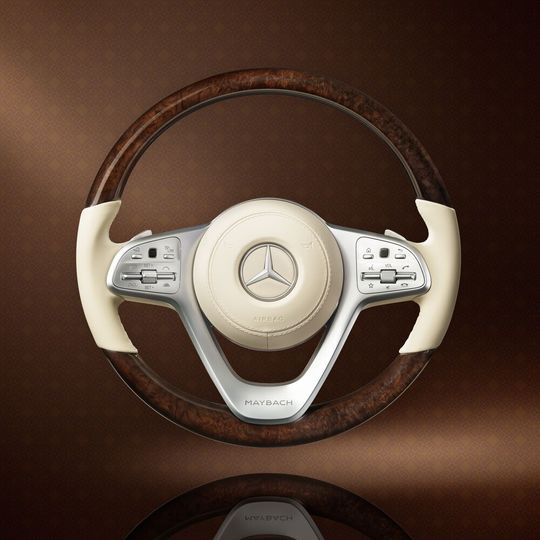 Ein Holzlenkrad von Quin in der Variante „Maybach“. Ein Holzlenkrad von Quin in der Variante „Maybach“.