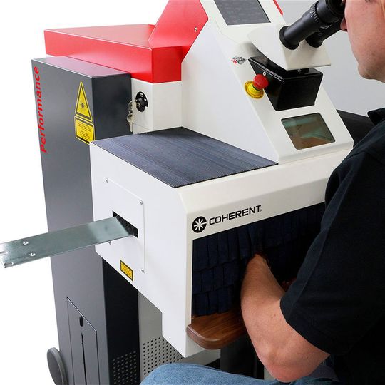 Performance Unlimited: Durchdachte Detaillösungen: ergonomische Handauflage, seitliche Werkstückzuführung etc. Performance Unlimited: Durchdachte Detaillösungen: ergonomische Handauflage, seitliche Werkstückzuführung etc.