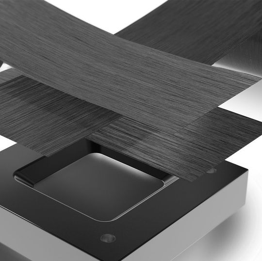 Folien und Platten aus endlosfaser-verstärktem thermoplastischem Verbundwerkstoff (CFRTP) können sehr variabel kombiniert werden und eröffnen Designern dadurch ganz neue gestalterische Freiheiten. Folien und Platten aus endlosfaser-verstärktem thermoplastischem Verbundwerkstoff (CFRTP) können sehr variabel kombiniert werden und eröffnen Designern dadurch ganz neue gestalterische Freiheiten.
