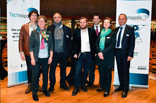 Les orateurs du débat et des conférences de la matinée, de g à d : Sylvain Hugon, Martha Liley, Xavier Comtesse, Samuel Vuadens, Olivier Dominik, Catherine Hirsch et Olivier Français. Les orateurs du débat et des conférences de la matinée, de g à d : Sylvain Hugon, Martha Liley, Xavier Comtesse, Samuel Vuadens, Olivier Dominik, Catherine Hirsch et Olivier Français.