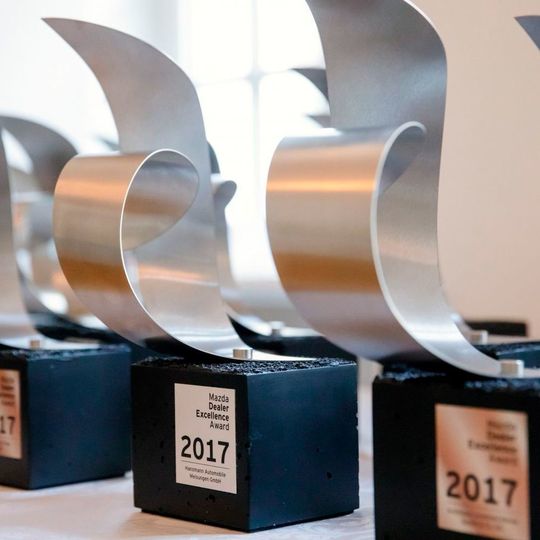 Zum vierten Mal hat Mazda die begehrte Trophäe an seine besten Händler verliehen. Zum vierten Mal hat Mazda die begehrte Trophäe an seine besten Händler verliehen.