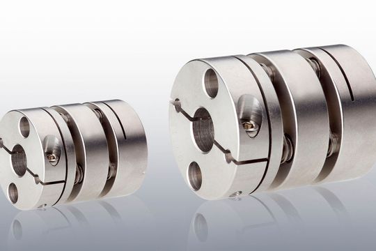 Die mit Klemmnaben ausgestatteten spielfreien Lamellenkupplungen von Orbit sind für Wellendurchmesser bis 45 mm verfügbar. Die mit Klemmnaben ausgestatteten spielfreien Lamellenkupplungen von Orbit sind für Wellendurchmesser bis 45 mm verfügbar.