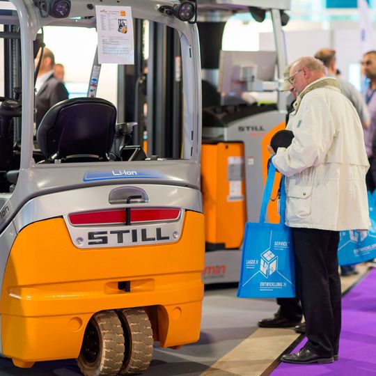 An der Logistics & Distribution können Besucher rund 80 führende Anbieter treffen und mit ihnen über die Zukunft der Logistik und Fördertechnik diskutieren. An der Logistics & Distribution können Besucher rund 80 führende Anbieter treffen und mit ihnen über die Zukunft der Logistik und Fördertechnik diskutieren.
