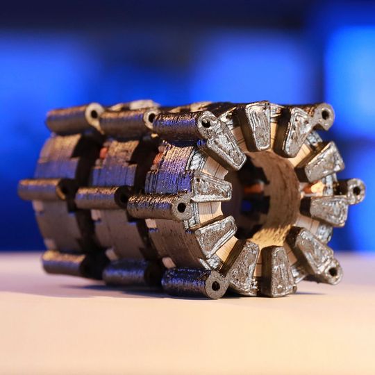 Diese Statoren einer dreiphasigen wickelkopflosen Reluktanzmaschine wurden mittels 3D-Multimaterialdruck hergestellt. Diese Statoren einer dreiphasigen wickelkopflosen Reluktanzmaschine wurden mittels 3D-Multimaterialdruck hergestellt.