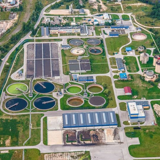 Ein neues Forschungsprojekt an der Ostfalia soll den Sauerstoffeintrag in Kläranlagen-Belebungsbecken verbessern. Ein neues Forschungsprojekt an der Ostfalia soll den Sauerstoffeintrag in Kläranlagen-Belebungsbecken verbessern.