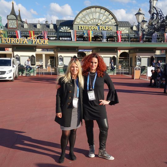 Da strahlt nicht nur die Sonne: Kirsten Meier, noris network, und Besa, IT-BUSINESS Da strahlt nicht nur die Sonne: Kirsten Meier, noris network, und Besa, IT-BUSINESS