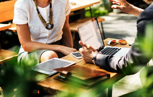 Im B2B gibt es oftmals mehrere Personen, die für den Einkauf von Produkten zuständig sind. Deshalb ist eine Voraussetzung für ein gutes B2B-Shopsystem ein Rechte- und Rollenmanagement. Im B2B gibt es oftmals mehrere Personen, die für den Einkauf von Produkten zuständig sind. Deshalb ist eine Voraussetzung für ein gutes B2B-Shopsystem ein Rechte- und Rollenmanagement.