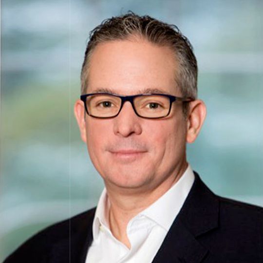 Der Aufsichtsrat von IFS hat Darren Roos zum neuen CEO ernannt. Der Aufsichtsrat von IFS hat Darren Roos zum neuen CEO ernannt.