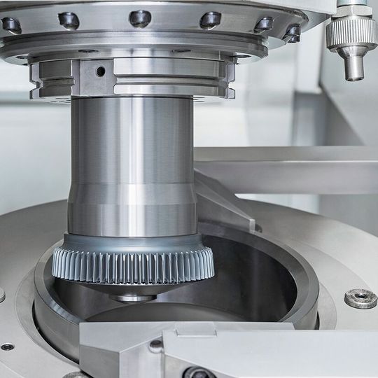 Bei den Power-Skiving-Maschinen von Gleason kommen Maschine, Schneidwerkzeug und Techniksoftware von einem Hersteller.