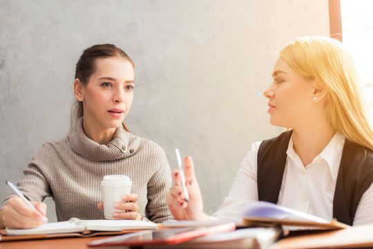 Bei der systematischen Personaldurchsprache analysieren Führungskraft zunächst die Herausforderungen, vor denen ihr Bereich steht, um anschließend ihre Führungsarbeit und die Personalentwicklung im Dialog mit ihren Mitarbeitern zu planen. Bei der systematischen Personaldurchsprache analysieren Führungskraft zunächst die Herausforderungen, vor denen ihr Bereich steht, um anschließend ihre Führungsarbeit und die Personalentwicklung im Dialog mit ihren Mitarbeitern zu planen.