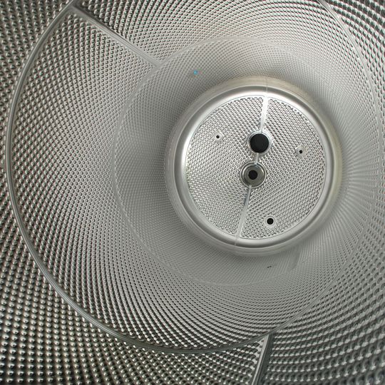 Der WTP-Innenmantel lässt sich durch die Aufweitung und optimale Flüssigkeitseinleitung so gestalten, dass beim Kühlwasser ein hoher Wärmeübergangskoeffizient und bei großen Durchflussmengen ein geringer Druckverlust entsteht. Der WTP-Innenmantel lässt sich durch die Aufweitung und optimale Flüssigkeitseinleitung so gestalten, dass beim Kühlwasser ein hoher Wärmeübergangskoeffizient und bei großen Durchflussmengen ein geringer Druckverlust entsteht.