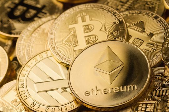 Es gibt über 4.500 Kryptowährungen. Bitcoin und Ethereum zählen zu den bekanntesten. Im Automotive-Bereich sind unter anderem der Altcoin (Iota) sowie der Mobicoin (Daimler) relevant. Es gibt über 4.500 Kryptowährungen. Bitcoin und Ethereum zählen zu den bekanntesten. Im Automotive-Bereich sind unter anderem der Altcoin (Iota) sowie der Mobicoin (Daimler) relevant.