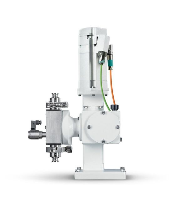 Das Zusammenspiel aus Veränderung von Hublänge und Drehzahl ermöglichte bisher bei einem Einsatz von Membrandosierpumpen, dass in einem Einstellbereich von 1:50 eine Dosiergenauigkeit der Fördermenge von ± 1 Prozent erreicht wurde