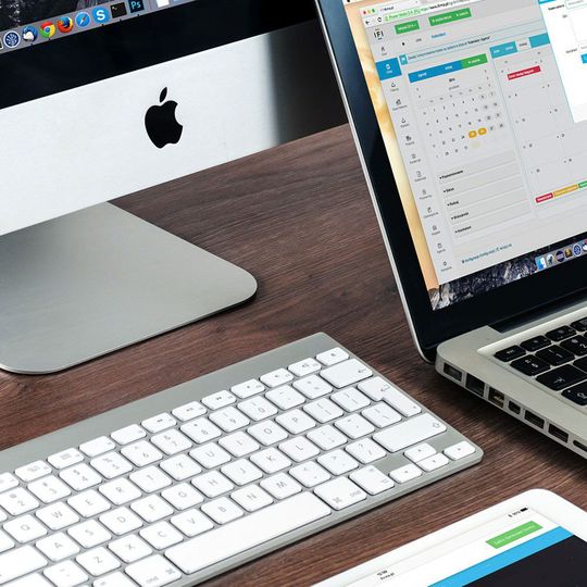 Apple Macs sind - entgegen der verbreiteten Meinung - nicht immun gegenüber Cyberangriffen. Mit der zunehmenden Verbreitung von Macs in Unternehmen steigt auch das Risiko. Apple Macs sind - entgegen der verbreiteten Meinung - nicht immun gegenüber Cyberangriffen. Mit der zunehmenden Verbreitung von Macs in Unternehmen steigt auch das Risiko.