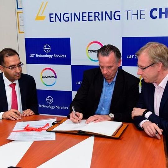 Amit Chadha, President Sales & Business Development and Member of the Board von LTTS, Ferry Feldbrugge, Head of Global Projects & Engineering and Global Technical Contracting von Covestro und Stephan Krebber, Program Director, OSI2020 Program von Covestro bei der Unterzeichnung über die Partnerschaft. Amit Chadha, President Sales & Business Development and Member of the Board von LTTS, Ferry Feldbrugge, Head of Global Projects & Engineering and Global Technical Contracting von Covestro und Stephan Krebber, Program Director, OSI2020 Program von Covestro bei der Unterzeichnung über die Partnerschaft.