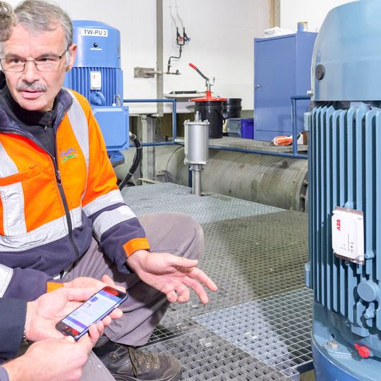 In Zusammenarbeit mit dem Schweizer Pumperhersteller Egger entwickelt ABB den Ability Smart Sensor nun auch für die Fernüberwachung von Pumpen weiter. In Zusammenarbeit mit dem Schweizer Pumperhersteller Egger entwickelt ABB den Ability Smart Sensor nun auch für die Fernüberwachung von Pumpen weiter.