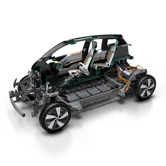 The BMW i3's passenger compartment is made of carbon fiber. Thanks to its high strength, the lightweight material offers passengers the best possible protection in the event of accidents and is also light enough to compensate for the additional weight of the HV battery. The BMW i3's passenger compartment is made of carbon fiber. Thanks to its high strength, the lightweight material offers passengers the best possible protection in the event of accidents and is also light enough to compensate for the additional weight of the HV battery.