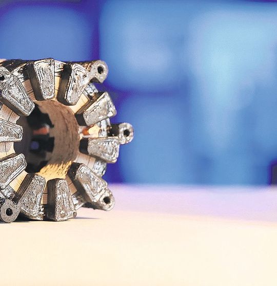 These Statoren of a three-phase compression headless reluctance machine were produced by means of a 3D-multimaterial printer. These Statoren of a three-phase compression headless reluctance machine were produced by means of a 3D-multimaterial printer.