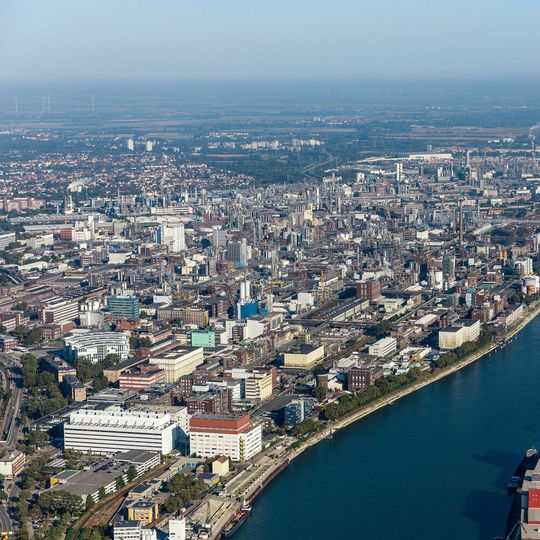 BASF hat ihre Produktionsanlagen für wasserbasierte Joncryl-Emulsionen ausgebaut und mit der Produktion ausgewählter Joncryl-Emulsionen am Standort Ludwigshafen begonnen. BASF hat ihre Produktionsanlagen für wasserbasierte Joncryl-Emulsionen ausgebaut und mit der Produktion ausgewählter Joncryl-Emulsionen am Standort Ludwigshafen begonnen.