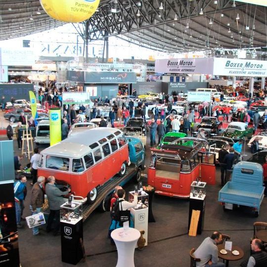 Auch dieses Jahr fanden Techno Classica und Retro Classics wieder zur gleichen Zeit statt – mit zahlreichen Nachteilen für die Beteiligten. Auch dieses Jahr fanden Techno Classica und Retro Classics wieder zur gleichen Zeit statt – mit zahlreichen Nachteilen für die Beteiligten.