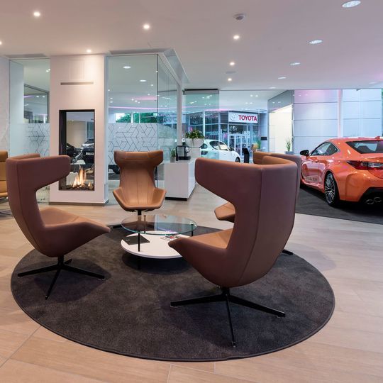 Eintreten und wohlfühlen, heißt die Devise im Lexus-Forum Osnabrück. Eintreten und wohlfühlen, heißt die Devise im Lexus-Forum Osnabrück.