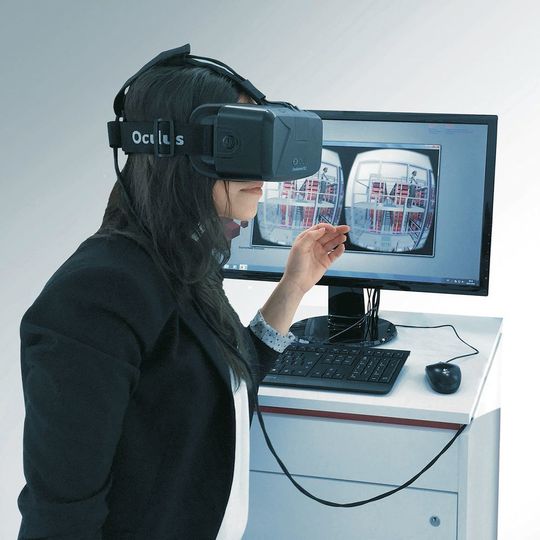 Virtual Reality erkennt rechtzeitig Schwachstellen in der Planung von Intralogistikanlagen. Virtual Reality erkennt rechtzeitig Schwachstellen in der Planung von Intralogistikanlagen.