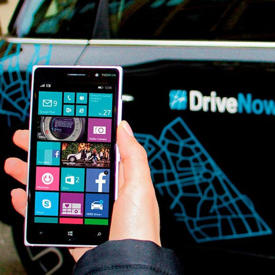 BMW und Daimler legen wie erwartet ihre Carsharing- und Mobilitätsangebote zusammen und gründen ein Gemeinschaftsunternehmen, an dem BMW und Daimler jeweils 50 Prozent halten wollen. BMW und Daimler legen wie erwartet ihre Carsharing- und Mobilitätsangebote zusammen und gründen ein Gemeinschaftsunternehmen, an dem BMW und Daimler jeweils 50 Prozent halten wollen.