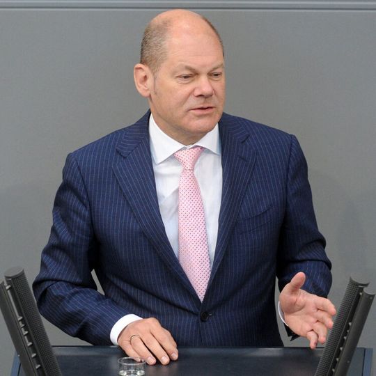 Bundesfinanzminister Olaf Scholz will eine steigende elektrische Kilometerleistung bei E-Autos vorschreiben. Bundesfinanzminister Olaf Scholz will eine steigende elektrische Kilometerleistung bei E-Autos vorschreiben.