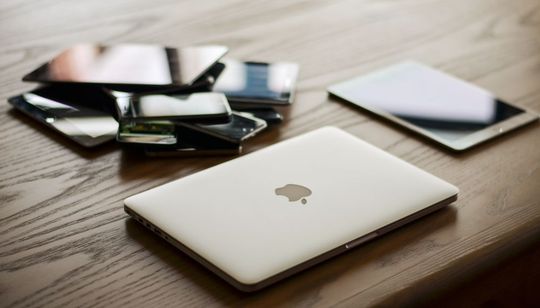 Laptop, Tablet, Smartphone und Co. – User sind nicht mehr nur mit einem Gerät unterwegs, um online zu shoppen. Bedeutet das wirklich das Ende für das Affiliate Marketing? Laptop, Tablet, Smartphone und Co. – User sind nicht mehr nur mit einem Gerät unterwegs, um online zu shoppen. Bedeutet das wirklich das Ende für das Affiliate Marketing?