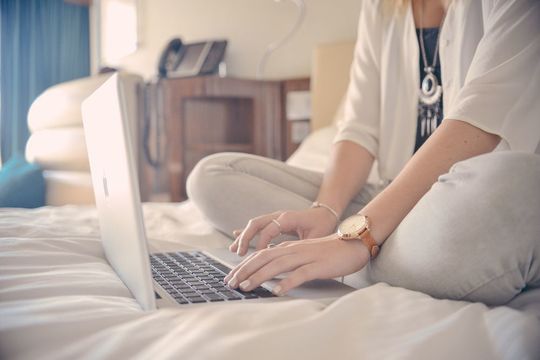 Auch B2B-Shops sollten ihren Kunden die Online-Bestellung einfach und komfortabel machen. Auch B2B-Shops sollten ihren Kunden die Online-Bestellung einfach und komfortabel machen.