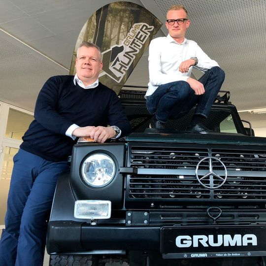 Geschäftsführer Frank Weike (li.) und Brand Manager Johannes Thamsen sind beide Jäger und haben das Angebot sowie die Marketingstrategie federführend entwickelt. Geschäftsführer Frank Weike (li.) und Brand Manager Johannes Thamsen sind beide Jäger und haben das Angebot sowie die Marketingstrategie federführend entwickelt.