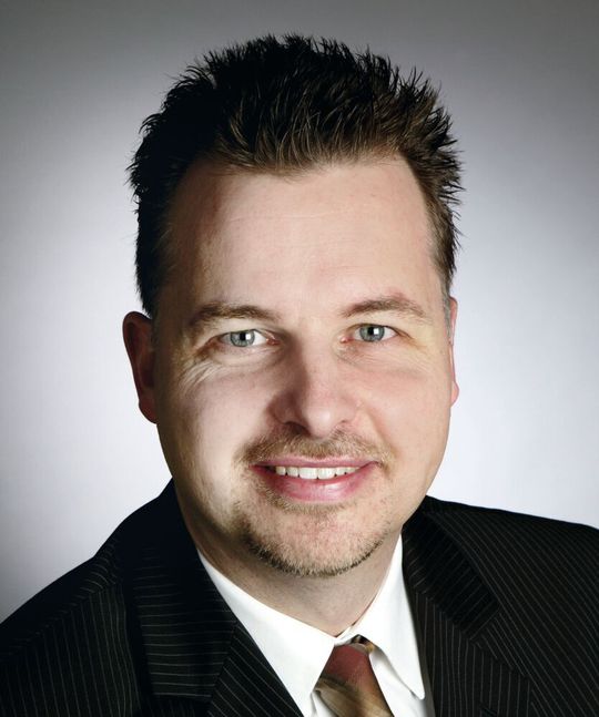 „Eine stabile und sichere netzgebundene Verfügbarkeit ist das sehr viel wichtigere Kriterium“, meint Thorsten Schröer, Director Industrial Sector, Automotive & Electronics, bei IBM. „Eine stabile und sichere netzgebundene Verfügbarkeit ist das sehr viel wichtigere Kriterium“, meint Thorsten Schröer, Director Industrial Sector, Automotive & Electronics, bei IBM.