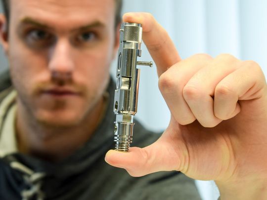Neben einer fundierten Verfahrensrichtlinie enthält der durch das Cleanmed-Netzwerk erstellte Leitfaden auch Worst-Case-Prüfkörper, anhand derer kleine und mittlere Unternehmen die eigenen Produktions- und Reinigungsprozesse überprüfen können. Neben einer fundierten Verfahrensrichtlinie enthält der durch das Cleanmed-Netzwerk erstellte Leitfaden auch Worst-Case-Prüfkörper, anhand derer kleine und mittlere Unternehmen die eigenen Produktions- und Reinigungsprozesse überprüfen können.