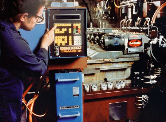 Historischer Charme: Bosch Rexroth hat mit seinen Steuerungen schon seit Jahrzehnten den Markt mitgeprägt.